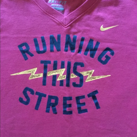 Nike running Dri-Fit SZ Med “Running the Street” - Picture 4 of 5